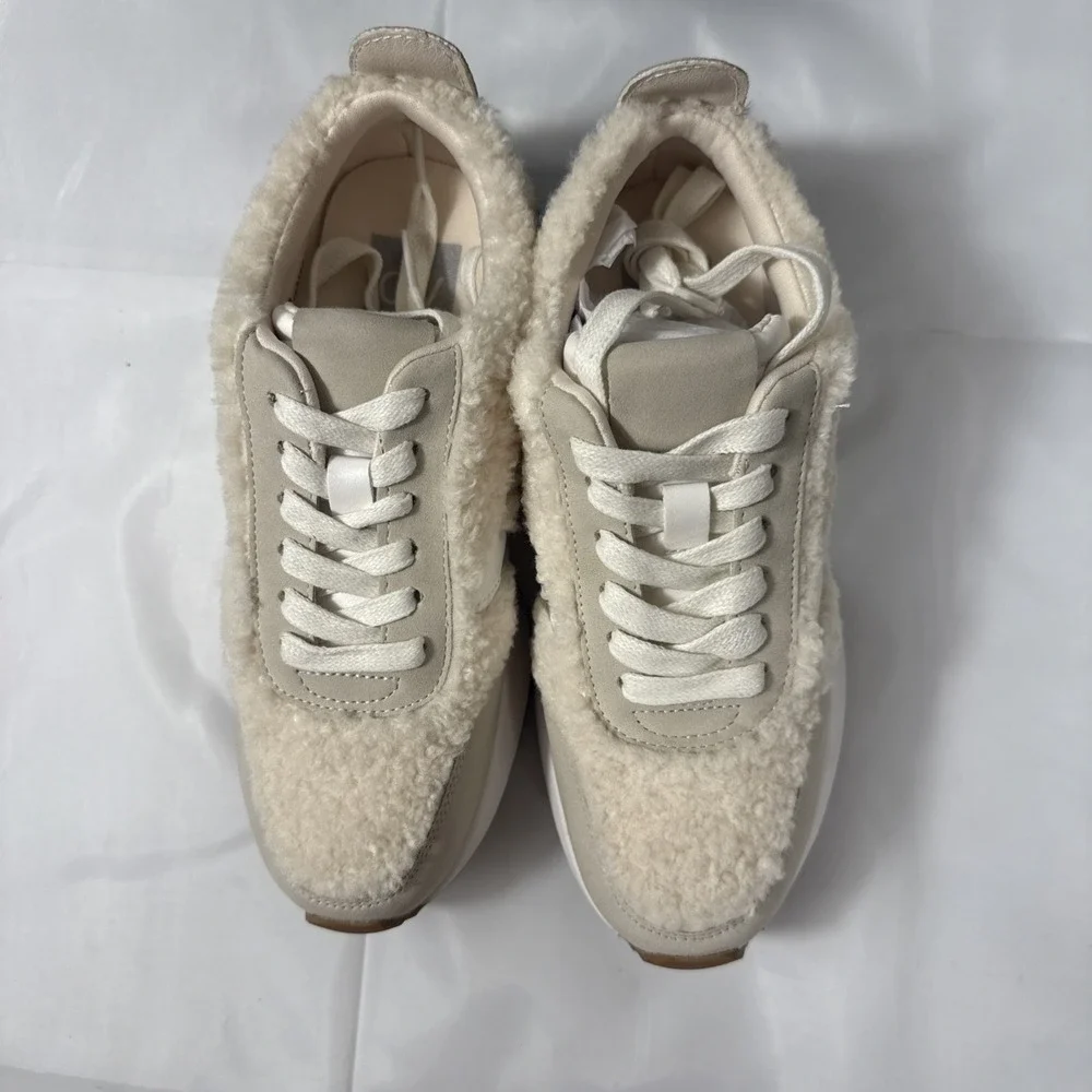 DV DOLCE‎ VITA BYNX LOW TOP  FAUX FUR SNEAKERS SIZE 7 IN OFF WHITE